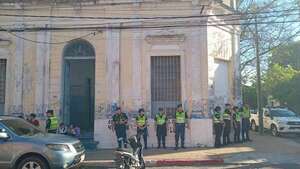 Protestan contra directora de la Escuela Rodríguez de Francia - Nacionales - ABC Color