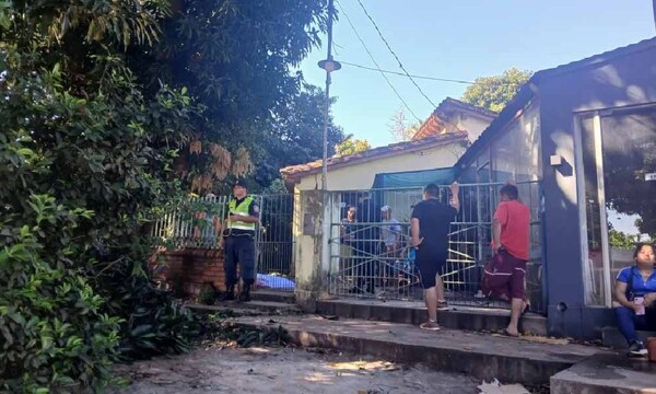 Jardinero pierde la vida al caer de unos 15 metros de altura mientras podaba un árbol – Prensa 5