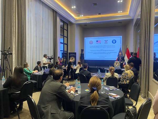Instructores especializados en “seguir el dinero” dictan seminario organizado por Embajada de EE.UU. - Nacionales - ABC Color