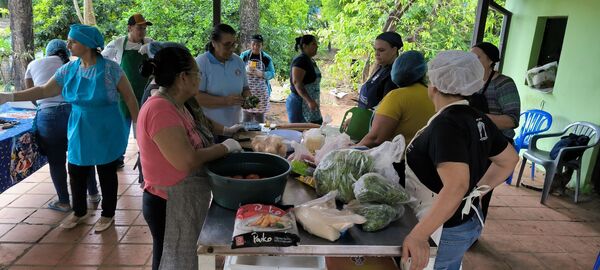 Pescadores reciben capacitación sobre recetas innovadoras en época de veda pesquera - .::Agencia IP::.