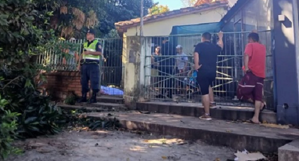 Jardinero fallece tras caer de un árbol en San Lorenzo - Noticiero Paraguay