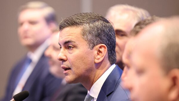 Santiago Peña resalta a Paraguay como un "país serio" para inversiones extranjeras