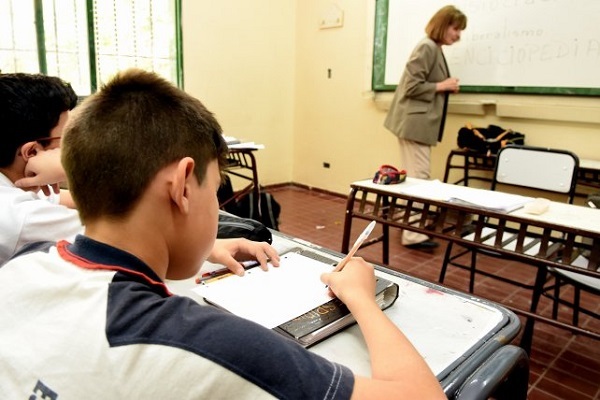 Prohibición de exámenes por mora: sanciones a colegios privados