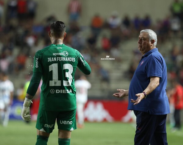 Versus / Carlos Jara Saguier defiende a sus jugadores pese a la debacle de Cerro Porteño