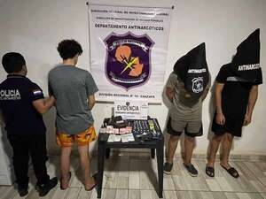 Detienen a tres microtraficantes de drogas durante un procedimiento - Nacionales - ABC Color