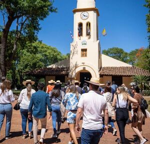 Participantes de Felaban recorrieron cada rincón del país de la mano de Ueno Bank - trece