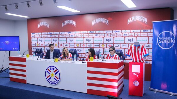 La Selección Paraguaya estrena camiseta para personas no videntes