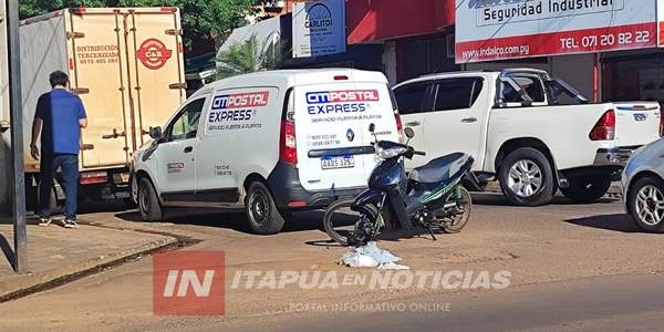 MOTOCICLISTA RESULTÓ CON LESIONES TRAS COLISIÓN EN ENCARNACIÓN - Itapúa Noticias