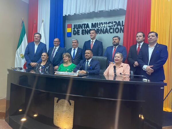 Diego Aquino y Juan Lichi asumen la presidencia y vicepresidencia de la Junta Municipal de Encarnación para el periodo 2025-2026