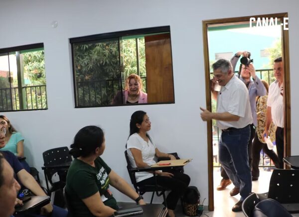 30 MIL DOCENTES ASEGURAN QUE SE APLAZARON PORQUE EXAMEN DEL MEC FUE HECHO CON IA