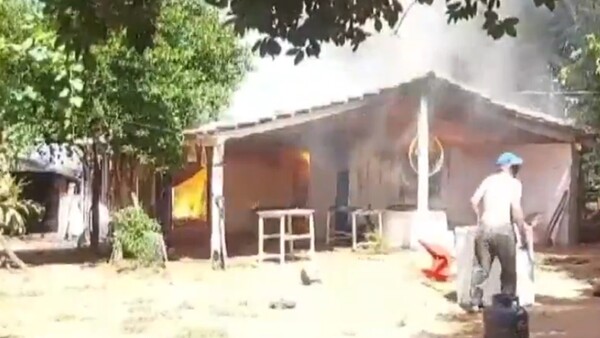 Hombre de 83 años pierde todo en un voraz incendio en Misiones