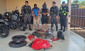 Aprehenden a dos sujetos tras investigación por hurto de motocicleta