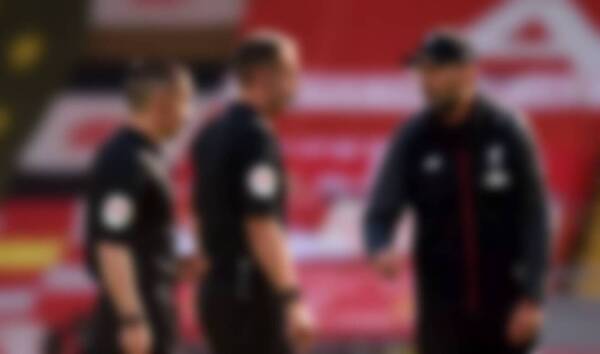 ¡Escándalo! Pillaron a un árbitro cañeándole con todo a un equipo grande y a un entrenador
