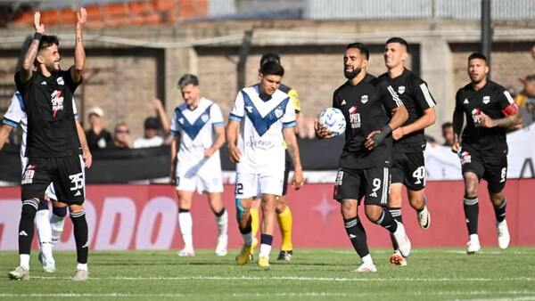 Vélez empata y el campeonato argentino queda al rojo vivo
