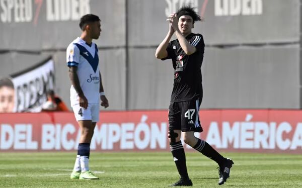¡Insólito! Famoso streamer que no es futbolista debutó en un partido oficial contra Vélez