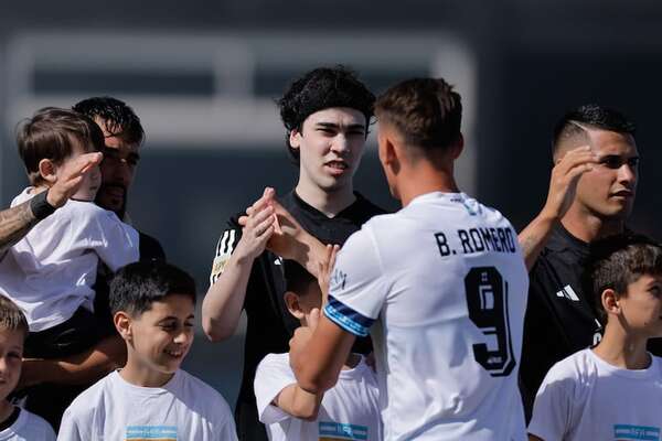 Vélez no pudo contra Riestra y un streamer en la Liga argentina - Fútbol Internacional - ABC Color