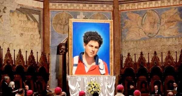 La Nación / Reliquias del joven beato Carlo Acutis recorren el país