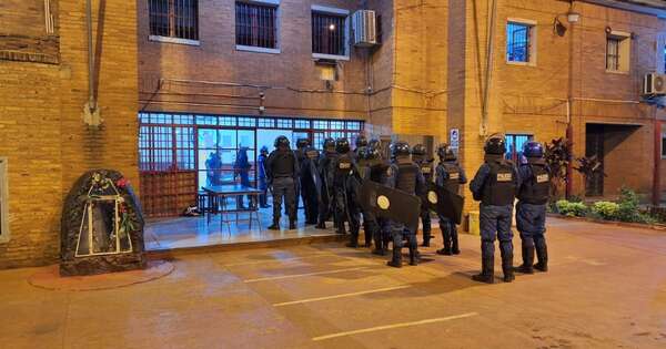 La Nación / Internos de alta peligrosidad son trasladados a penal de máxima seguridad