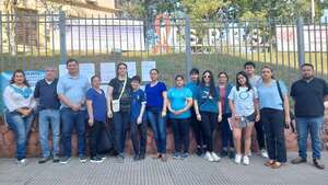 “No queremos perder la vida de nuestros hijos”, dicen padres que exigen insumos vitales  - Nacionales - ABC Color