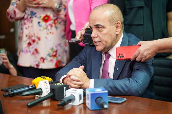 Bachi envía al Ejecutivo polémica ley Anti-ONG y ahora depende de Peña su veto o promulgación - Política - ABC Color