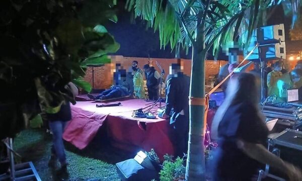 Cayó toldo y dejó chalai a dos en Villarrica