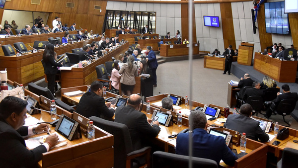 Diputados Priorizaron Valer Gasolina Antes de Salud
