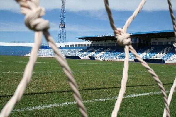 Versus / ¿Cuántos lugares habilitará el 2 de Mayo para el partido contra Olimpia?