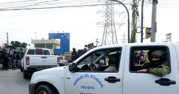 La Nación / Enfrentamiento entre reclusos en Ecuador deja más de una docena de muertos y varios heridos