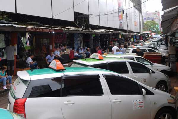 A taxistas paraguayos no les afecta el acuerdo derogado en Puerto Yguazú - La Clave