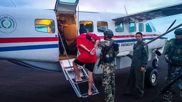 Operativo Kuarahy’ã: el Gobierno trasladó a 13 reclusos de alta peligrosidad a prisiones de máxima seguridad • PARAGUAY TV