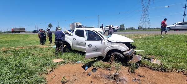 Camioneta del MAG involucrada en grave accidente en San Juan Bautista, Misiones - Policiales - ABC Color
