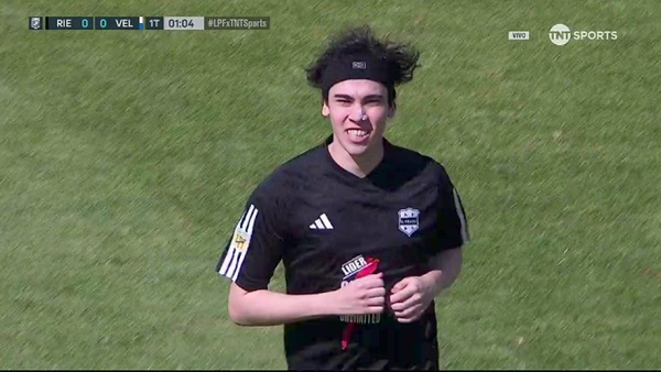 Polémica en el fútbol argentino: streamer debutó en primera división y fue cambiado al minuto - trece