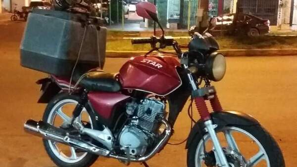 Roban motocicleta de humilde delivery