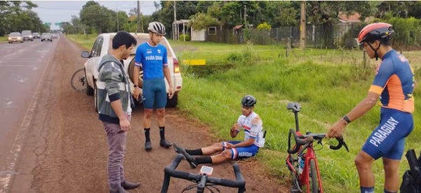 Ciclista lesionado tras ser rozado por automóvil en ruta PY06