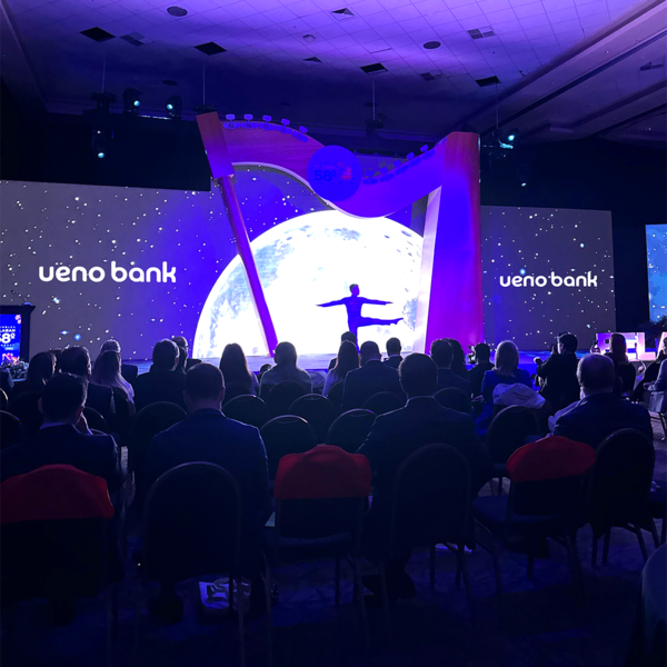 ueno bank inspir贸 a transformar el sector financiero en la Asamblea de la Felaban