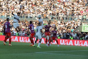Versus / Entre atacantes, aparece un defensor como uno de los goleadores del campeonato