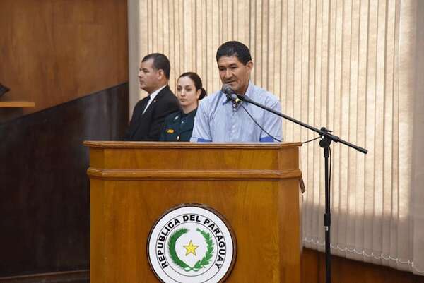 Video: realizan acto de reparación histórica por adolescente Feliciano Vera González, fallecido en el Servicio Militar Obligatorio - Nacionales - ABC Color