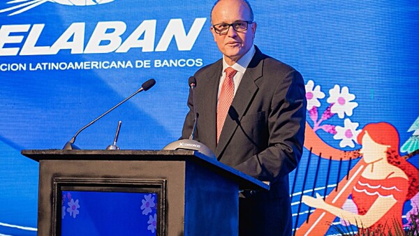 Felaban resalta necesidad de estabilidad para la inversión