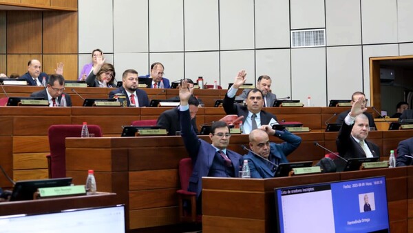 Mayoría en Senado aprobaría hoy carrera civil con 20 mutilaciones