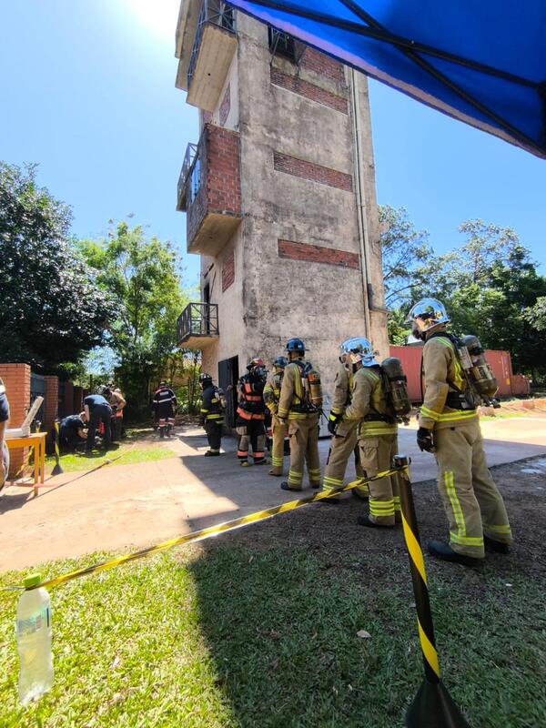 Instructores de Francia capacitan a Bomberos Voluntarios en Encarnación