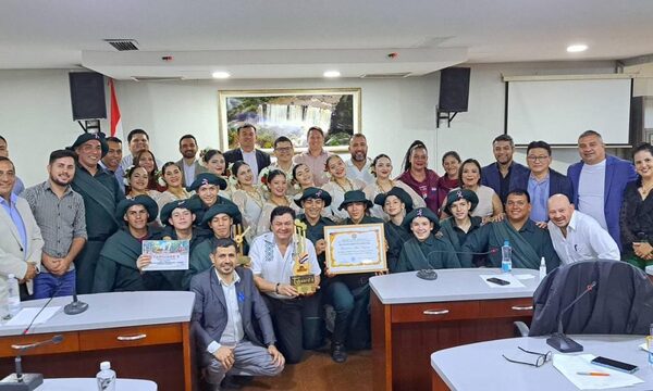 Reconocen a artistas hernandarienses, ganadores de festival Takuare´e Poty