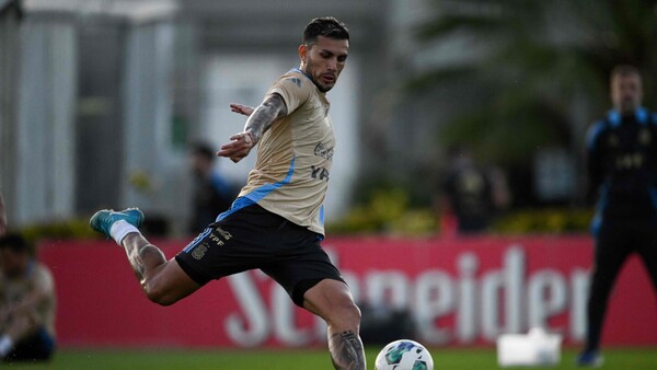 Argentina ensaya con Paredes en el once inicial