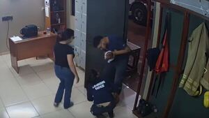 Video: Bomberos salvan a bebé que se atragantó