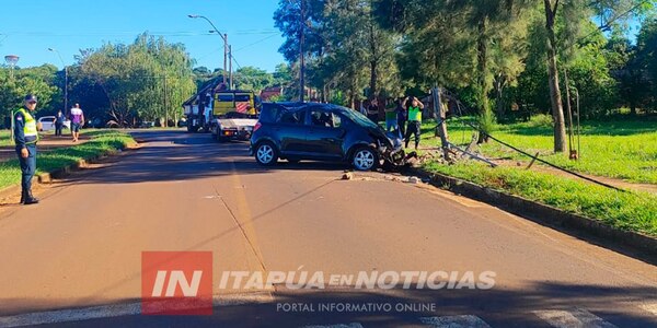 CONDUCTOR DE BOLT CHOCÓ CONTRA UNA COLUMNA DE LA ANDE EN ENCARNACIÓN - Itapúa Noticias