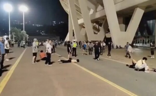 Un hombre atropelló a una multitud en China: mató a 35 personas