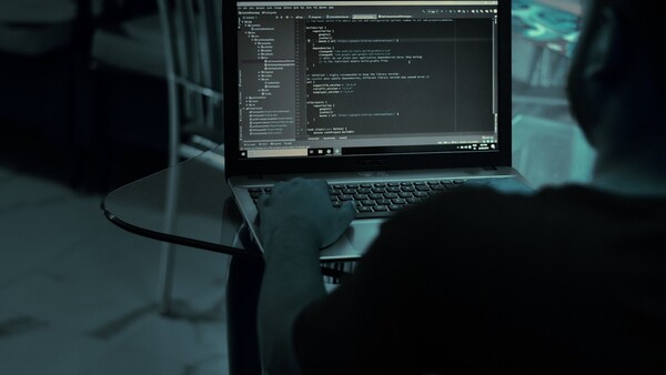 Operación 451 contra sitios webs y apps de streaming piratas se ejecuta en Alto Paraná