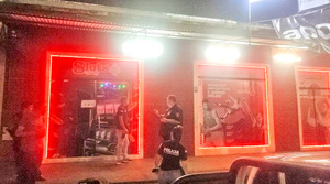 Delincuentes roban dinero y una escopeta durante asalto a casa de apuestas deportivas - La Clave