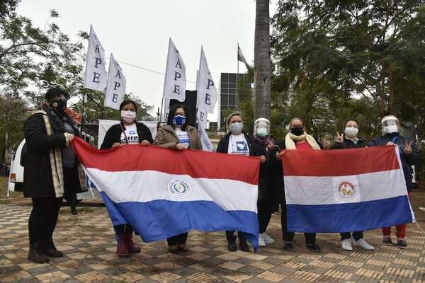 Ley de carrera civil: por qué protestan los enfermeros paraguayos - Nacionales - ABC Color