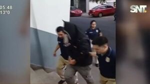 Empleado detenido por el presunto robo de más de 400 celulares - SNT