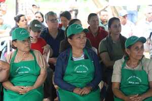 El gobierno fortalece la producción lechera en San Pedro • PARAGUAY TV